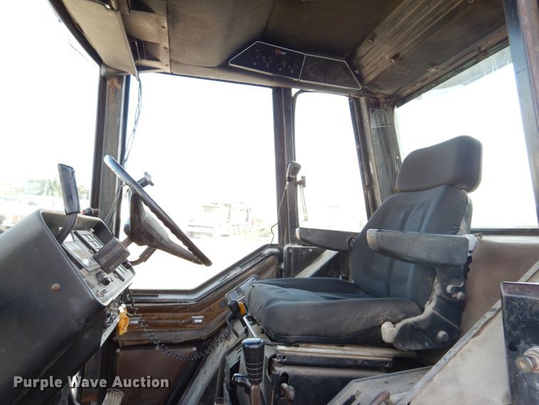 image for item IN9849 International 3588  4WD tractor