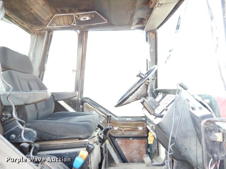 image for item IN9849 International 3588  4WD tractor