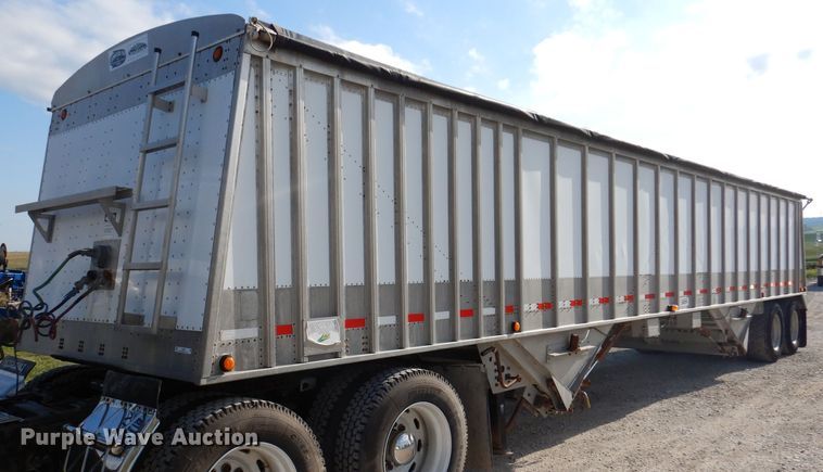 image for item IN9850 2011 Cornhusker 800  grain trailer