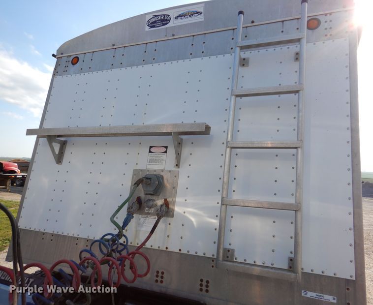 image for item IN9850 2011 Cornhusker 800  grain trailer