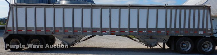 image for item IN9850 2011 Cornhusker 800  grain trailer
