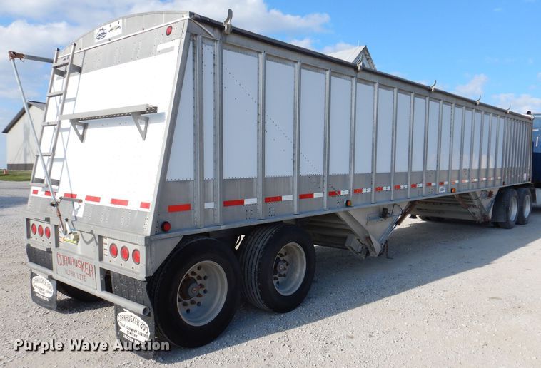 image for item IN9850 2011 Cornhusker 800  grain trailer