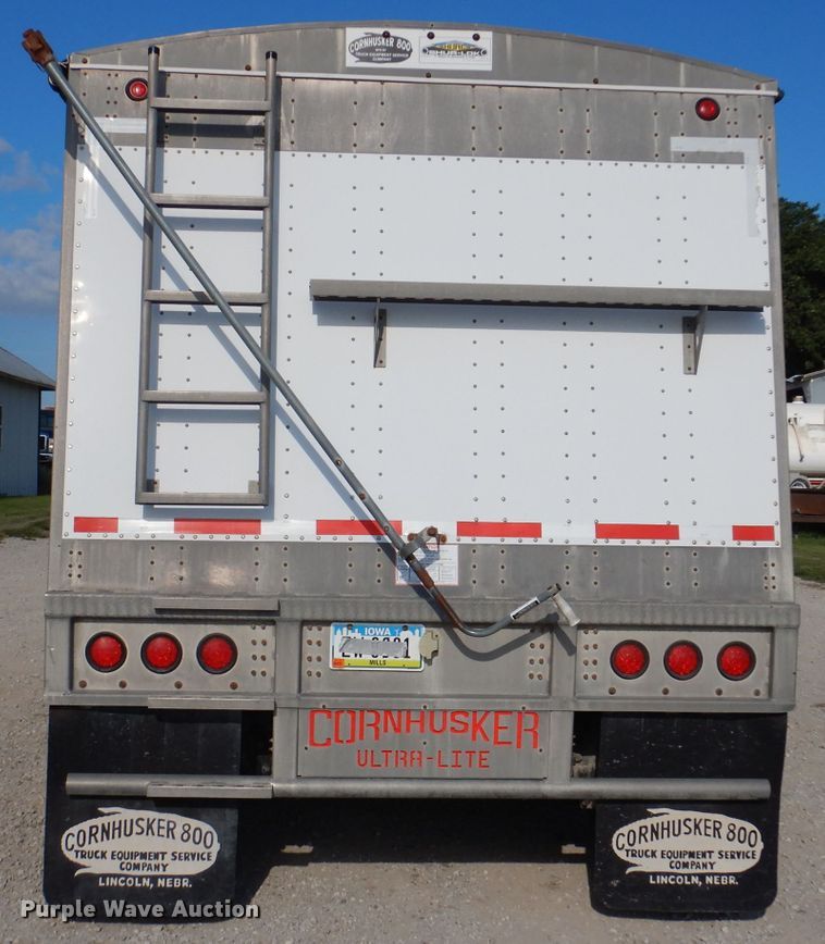 image for item IN9850 2011 Cornhusker 800  grain trailer