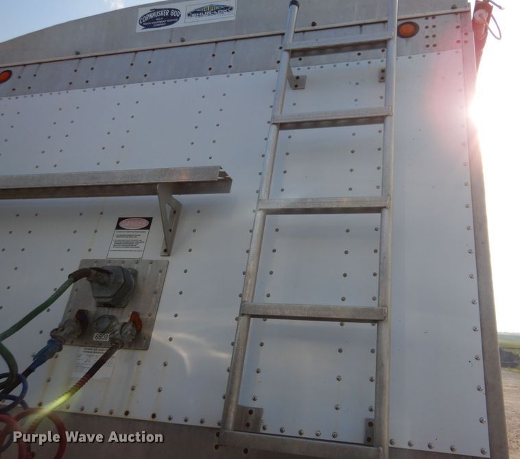 image for item IN9850 2011 Cornhusker 800  grain trailer