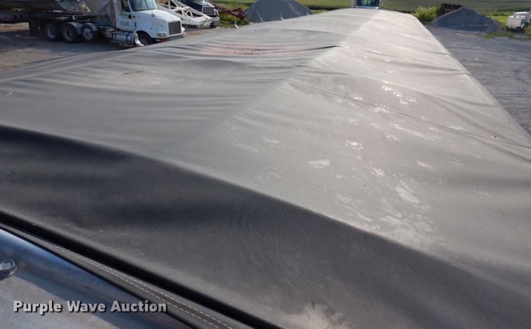 image for item IN9850 2011 Cornhusker 800  grain trailer