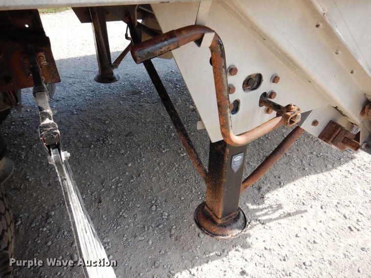 image for item IN9850 2011 Cornhusker 800  grain trailer