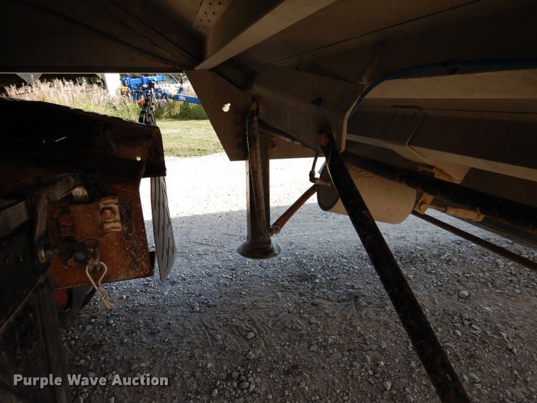image for item IN9850 2011 Cornhusker 800  grain trailer