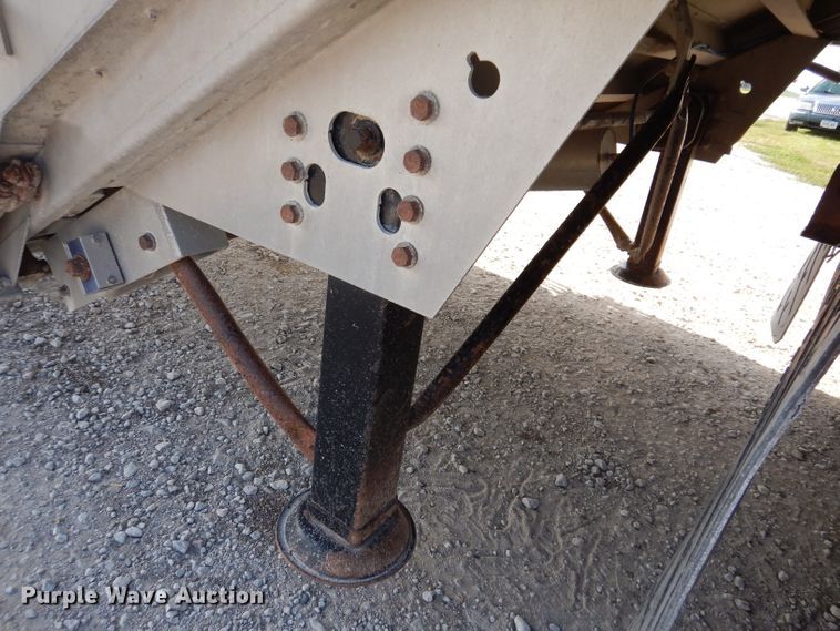 image for item IN9850 2011 Cornhusker 800  grain trailer