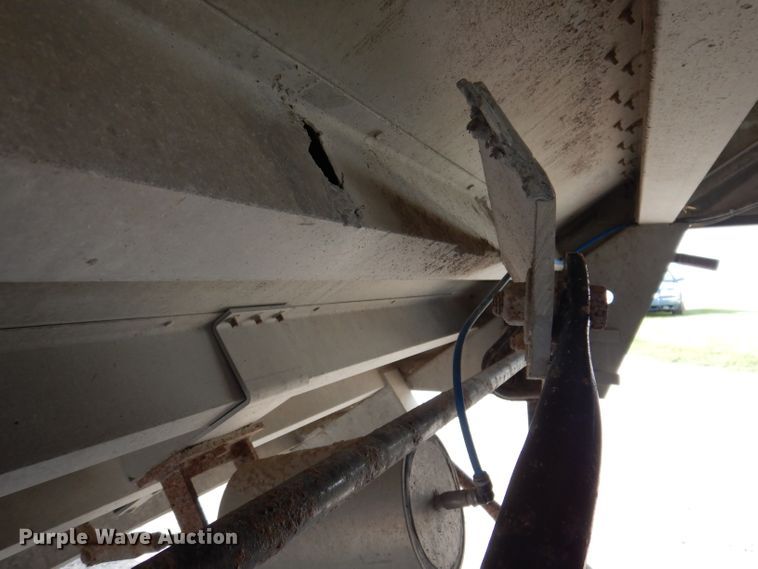 image for item IN9850 2011 Cornhusker 800  grain trailer