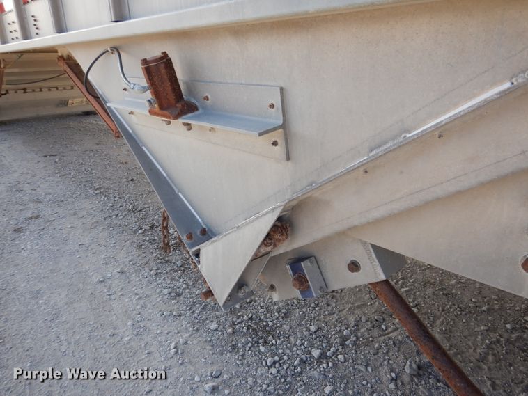 image for item IN9850 2011 Cornhusker 800  grain trailer