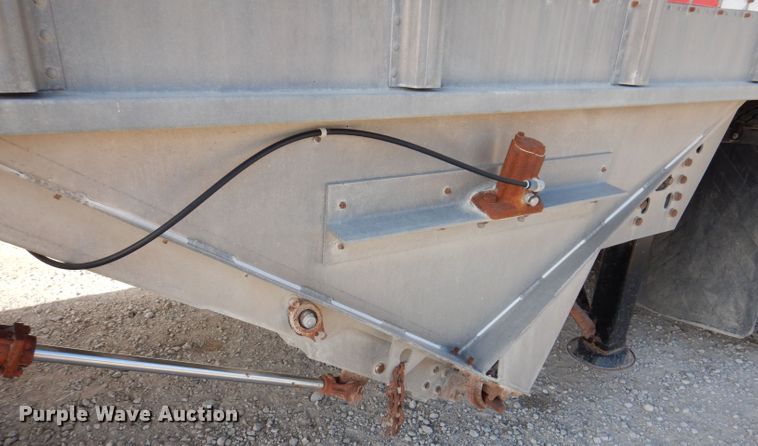 image for item IN9850 2011 Cornhusker 800  grain trailer