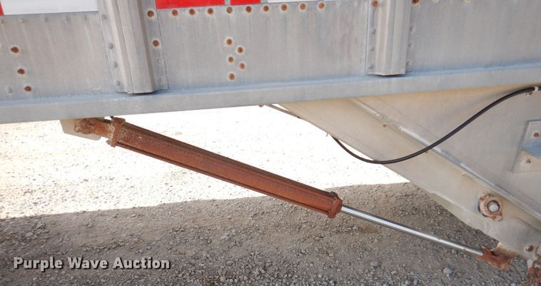 image for item IN9850 2011 Cornhusker 800  grain trailer