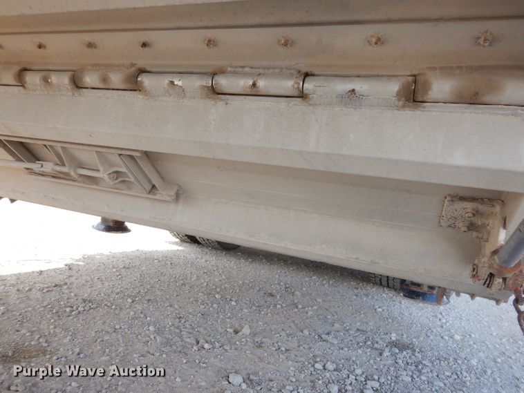 image for item IN9850 2011 Cornhusker 800  grain trailer