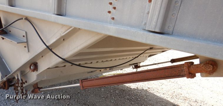 image for item IN9850 2011 Cornhusker 800  grain trailer