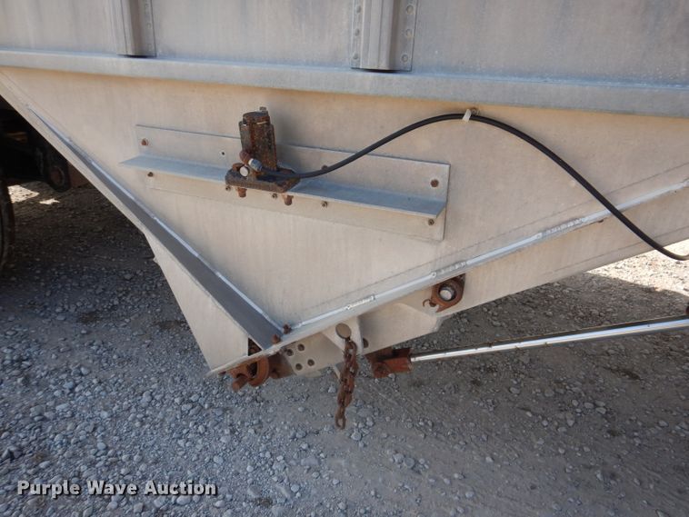 image for item IN9850 2011 Cornhusker 800  grain trailer