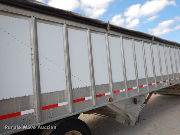 image for item IN9850 2011 Cornhusker 800  grain trailer