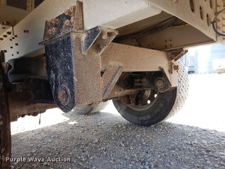 image for item IN9850 2011 Cornhusker 800  grain trailer