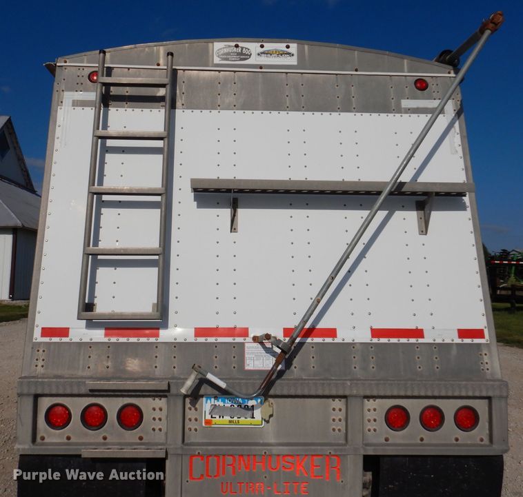 image for item IN9850 2011 Cornhusker 800  grain trailer