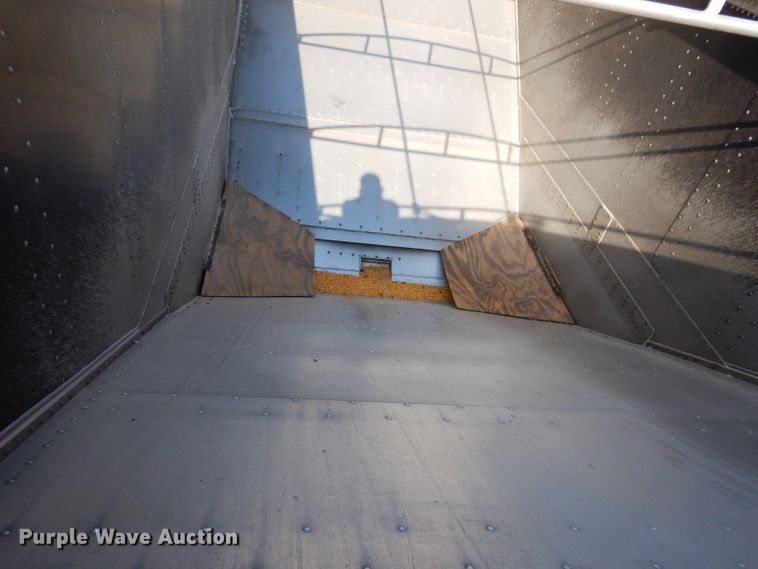 image for item IN9850 2011 Cornhusker 800  grain trailer