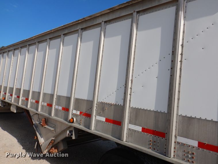 image for item IN9850 2011 Cornhusker 800  grain trailer