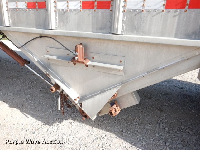 image for item IN9850 2011 Cornhusker 800  grain trailer