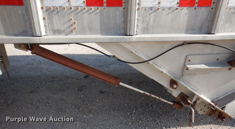 image for item IN9850 2011 Cornhusker 800  grain trailer