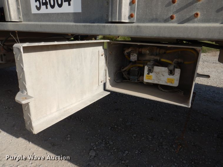 image for item IN9850 2011 Cornhusker 800  grain trailer