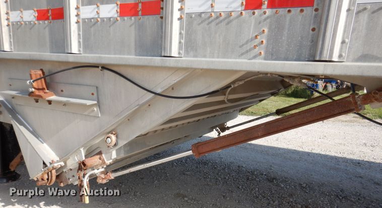 image for item IN9850 2011 Cornhusker 800  grain trailer