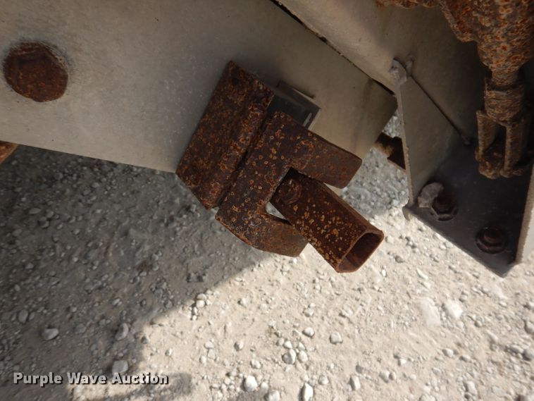 image for item IN9850 2011 Cornhusker 800  grain trailer