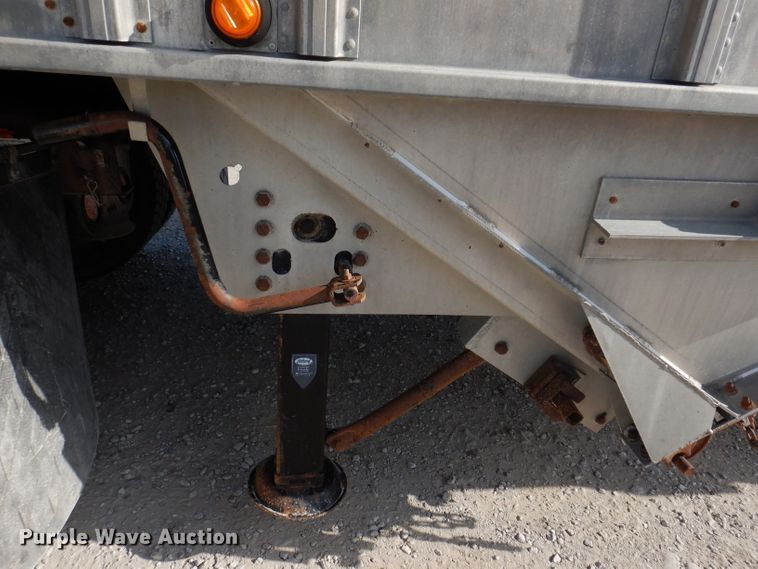 image for item IN9850 2011 Cornhusker 800  grain trailer