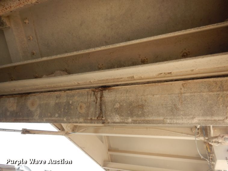 image for item IN9850 2011 Cornhusker 800  grain trailer