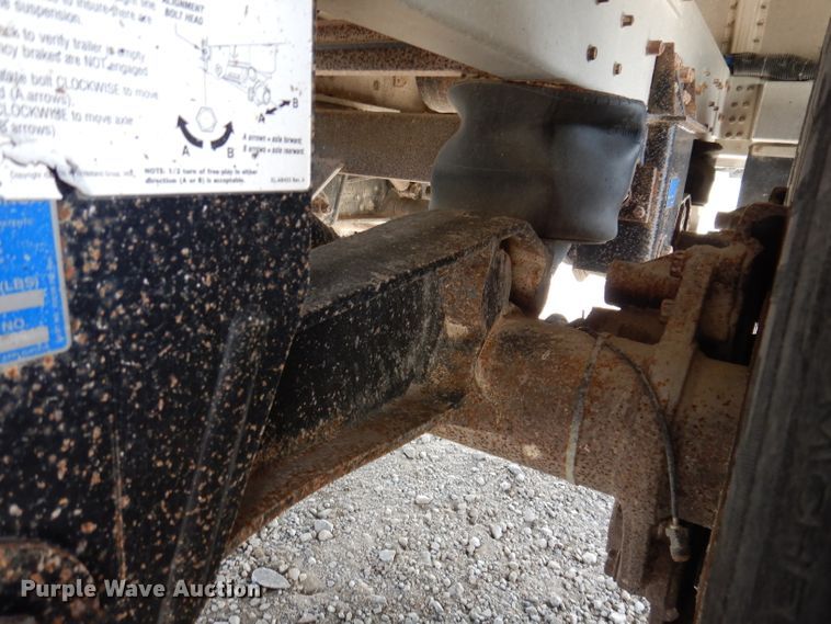 image for item IN9850 2011 Cornhusker 800  grain trailer