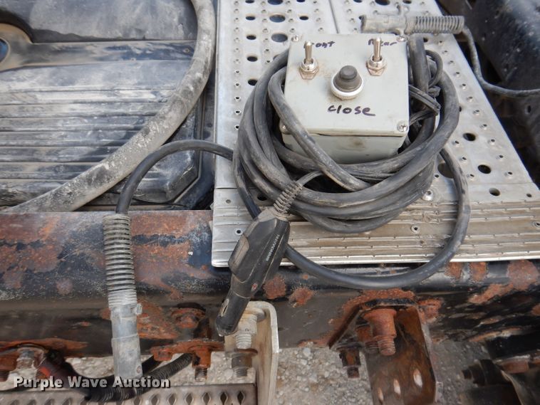 image for item IN9850 2011 Cornhusker 800  grain trailer