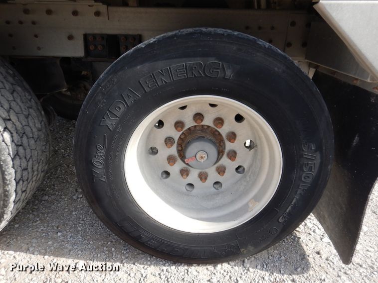 image for item IN9850 2011 Cornhusker 800  grain trailer