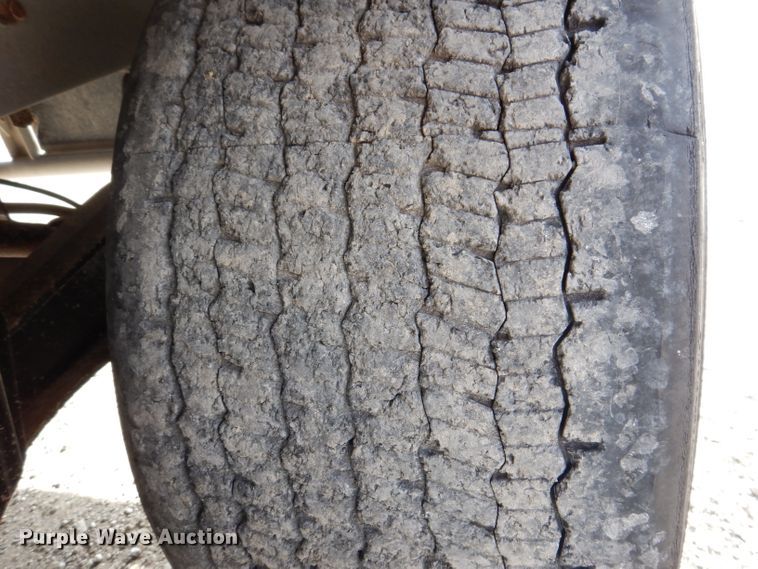 image for item IN9850 2011 Cornhusker 800  grain trailer