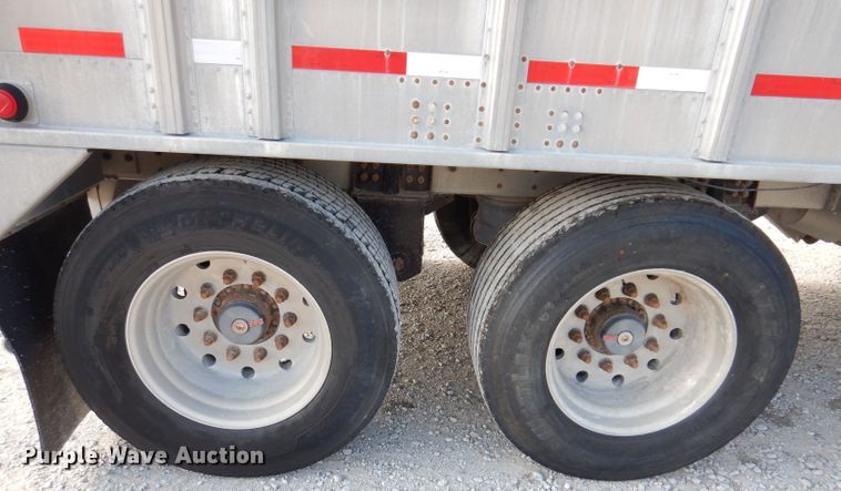 image for item IN9850 2011 Cornhusker 800  grain trailer