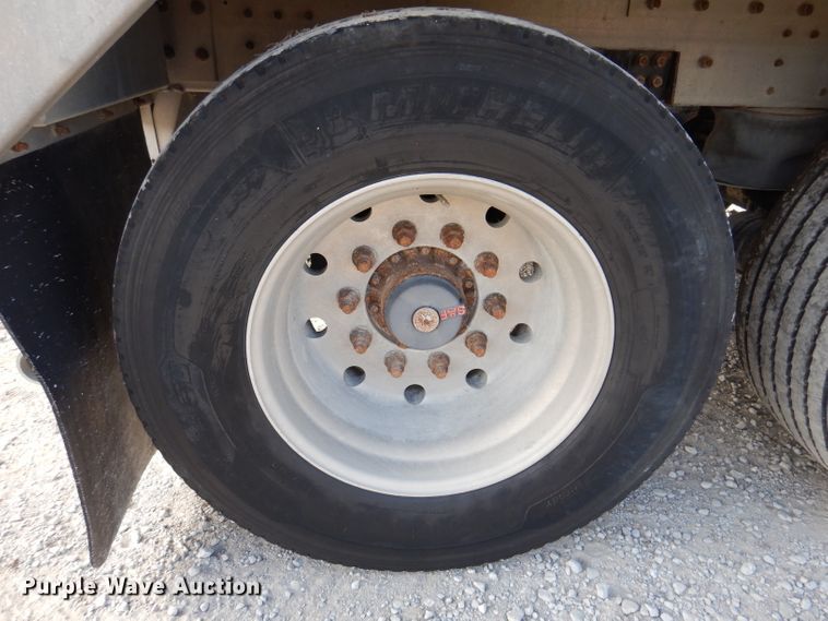 image for item IN9850 2011 Cornhusker 800  grain trailer