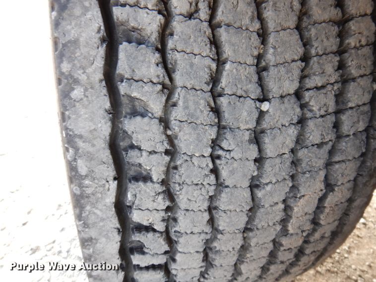 image for item IN9850 2011 Cornhusker 800  grain trailer