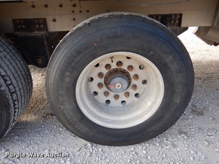 image for item IN9850 2011 Cornhusker 800  grain trailer