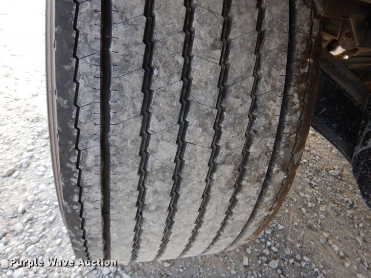 image for item IN9850 2011 Cornhusker 800  grain trailer