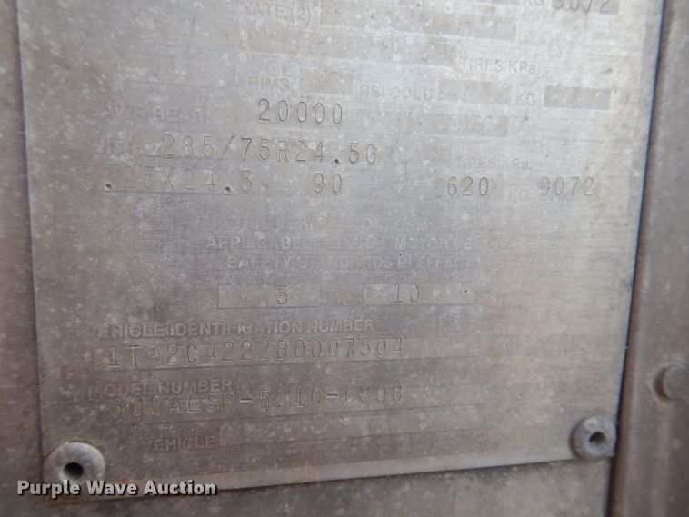 image for item IN9850 2011 Cornhusker 800  grain trailer