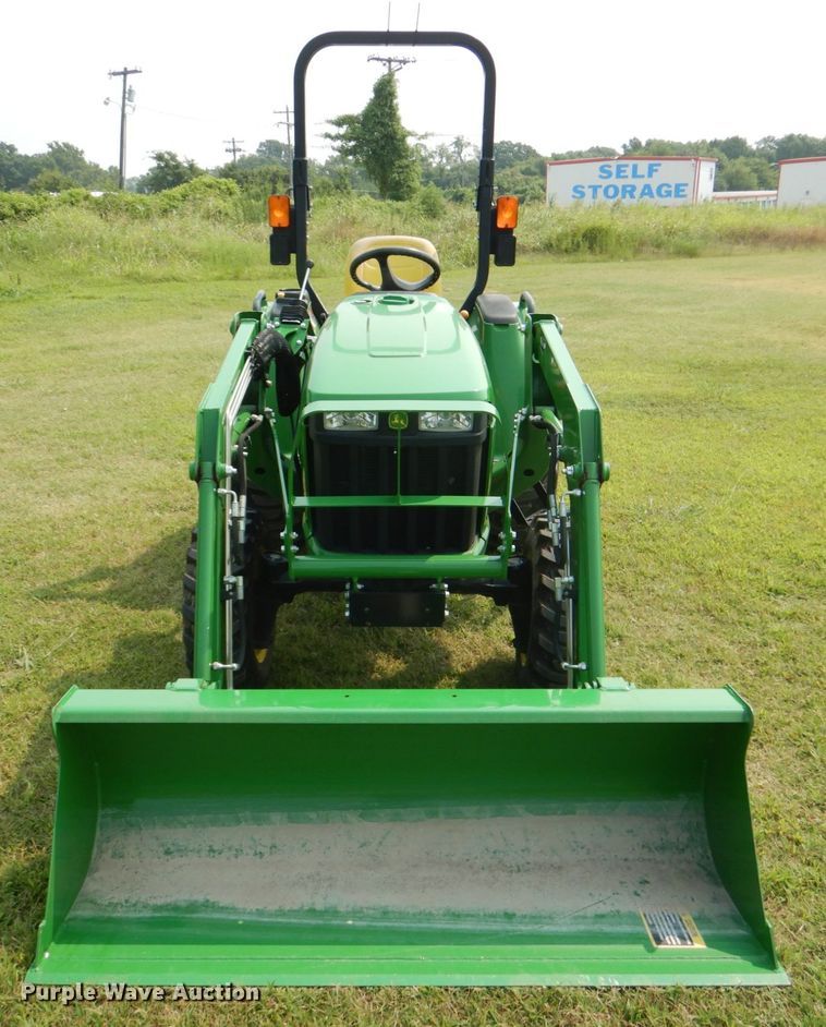 image for item IR9033 2017 John Deere 3025E  MFWD tractor