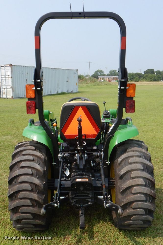 image for item IR9033 2017 John Deere 3025E  MFWD tractor