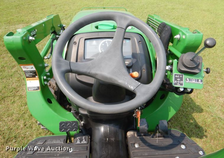 image for item IR9033 2017 John Deere 3025E  MFWD tractor