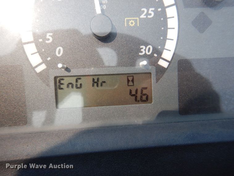 image for item IR9033 2017 John Deere 3025E  MFWD tractor