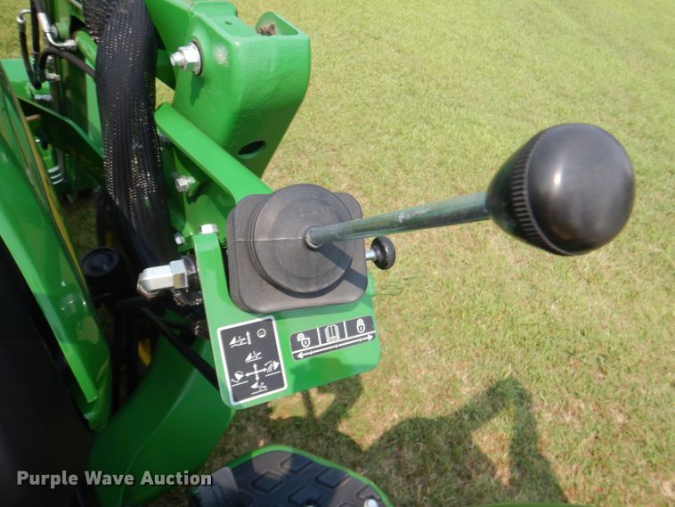 image for item IR9033 2017 John Deere 3025E  MFWD tractor
