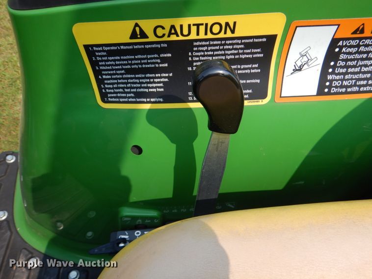 image for item IR9033 2017 John Deere 3025E  MFWD tractor