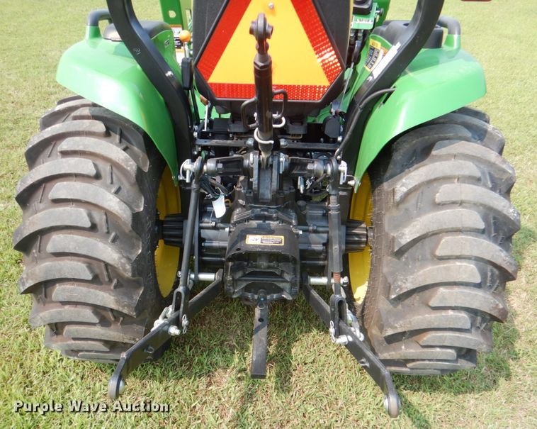 image for item IR9033 2017 John Deere 3025E  MFWD tractor