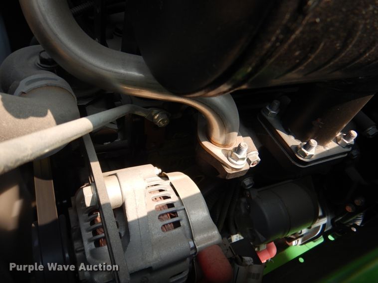 image for item IR9033 2017 John Deere 3025E  MFWD tractor