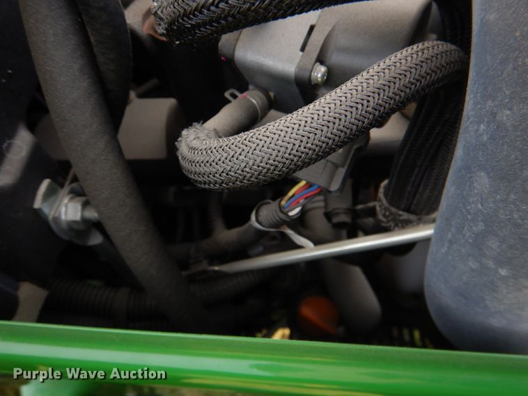 image for item IR9033 2017 John Deere 3025E  MFWD tractor